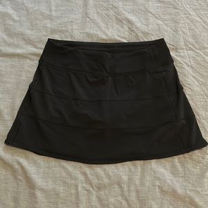 Barely worn Black Lululemon Pace Rival Skirt - 6 TALL